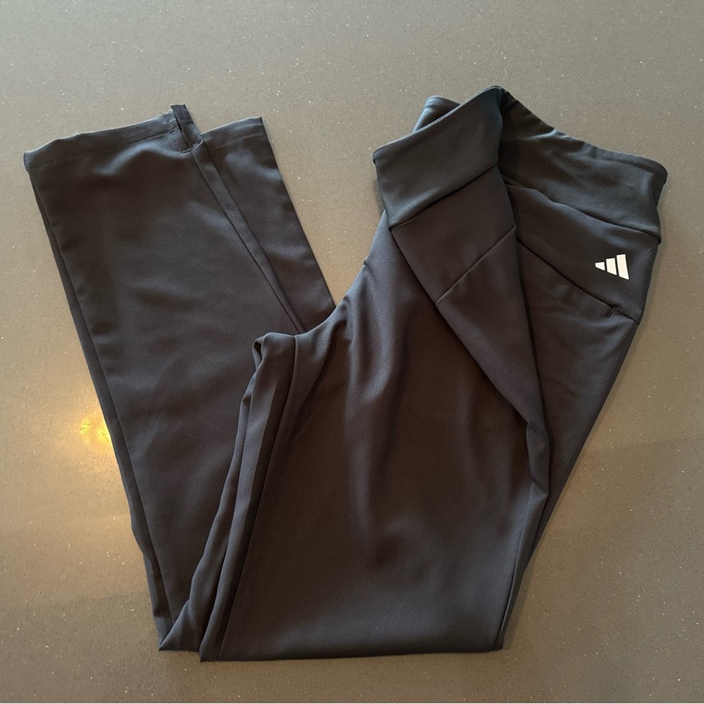 Girls ADIDAS pull on pants with pockets, medium adidas.